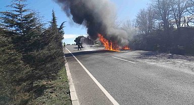 Uşak'ta yangın çıkan cip küle döndü
