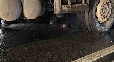 Üsküdar'da feci kaza: Karşıya geçmek isteyen kadın kamyonun altında kaldı