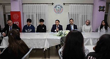 Vali Çiçek, öğrencilerle iftar yaptı