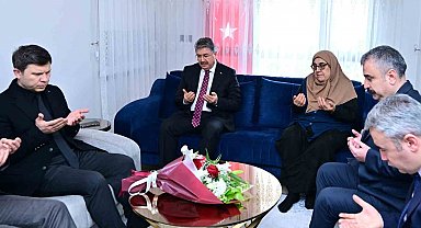 Vali Dr. Erdinç Yılmaz şehit ailesine taziye ziyaretinde bulundu