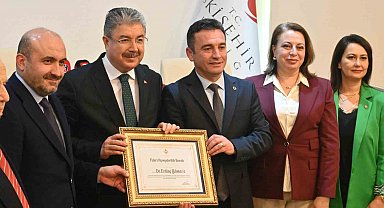 Vali Dr. Erdinç Yılmaz'a 'Sivrihisar Fahri Hemşehrilik Beratı' takdim edildi