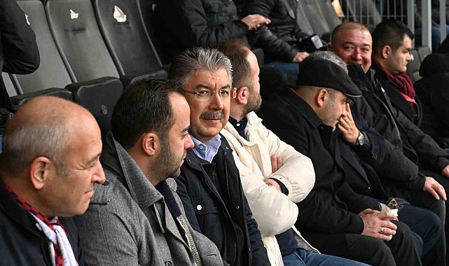 Vali Erdinç Yılmaz, Eskişehirspor'un Altay maçını tribünden takip etti