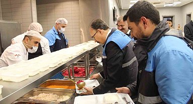 Vali Kızılkaya iftarda madencilerin sofrasında misafir oldu