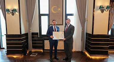 Vali Masatlı, Müftü Topçu'ya başarı belgesi verdi