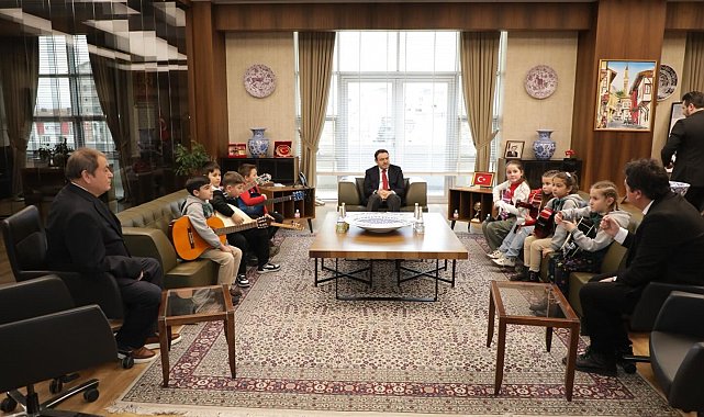 Vali Musa Işın, Halk Eğitim Merkezi Müzik Topluluğu öğrencilerini kabul etti