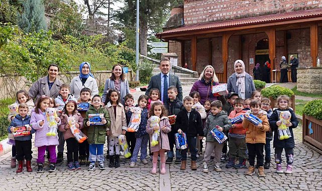 Vali Sözer, Şeyh Edebali Türbesi'nde anaokulu öğrencileriyle buluştu