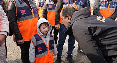 Vali Taşolar, minik AFAD gönüllüsü Poyraz Ege ile bir araya geldi
