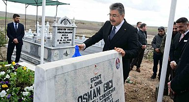 Vali Yılmaz, Şehit Jandarma Onbaşı Osman Gıcı'nın kabrini ziyaret etti