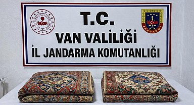 Van'da 1 milyon 200 bin TL değerinde gümrük kaçağı 2 adet halı ele geçirildi