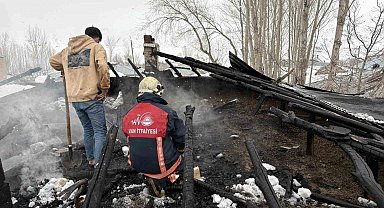 Van'da çatı yangını