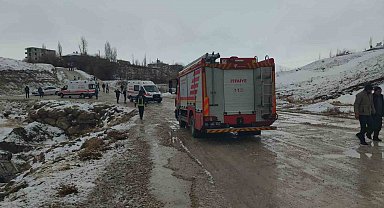 Van'da otomobil dereye uçtu: 3 yaralı