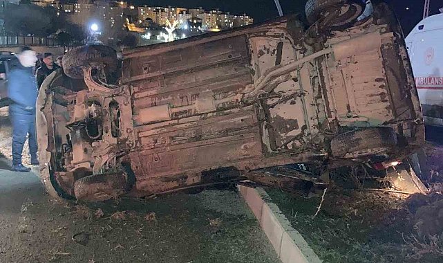 Van'da otomobil takla attı: 2 yaralı