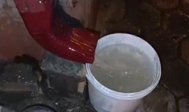 Velilerden ani su kesintisine tepki