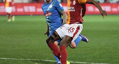 Victor Osimhen, bu sezonki gol sayısını 15'e çıkardı