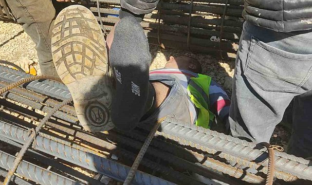 Vinçten düşen demir kolunun altında kalan işçi yaralandı