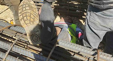 Vinçten düşen demir kolunun altında kalan işçi yaralandı