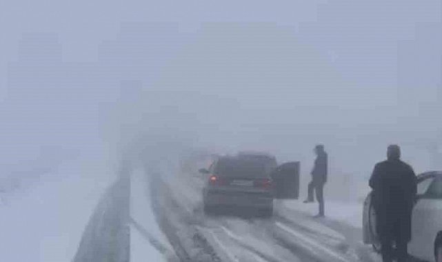 Viranşehir'de kar yağışı trafiği olumsuz etkiledi