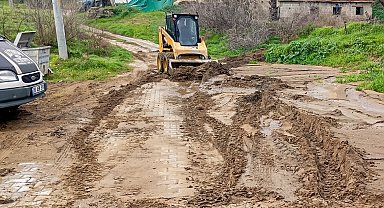 Yağış sonrası belediye ekipleri sahaya indi