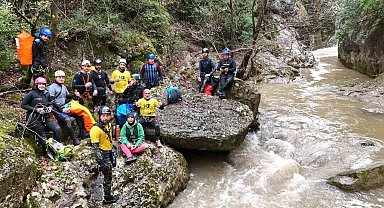 Yağmur ve kar sularıyla coşan kanyonu geçen sporcu böyle konuştu