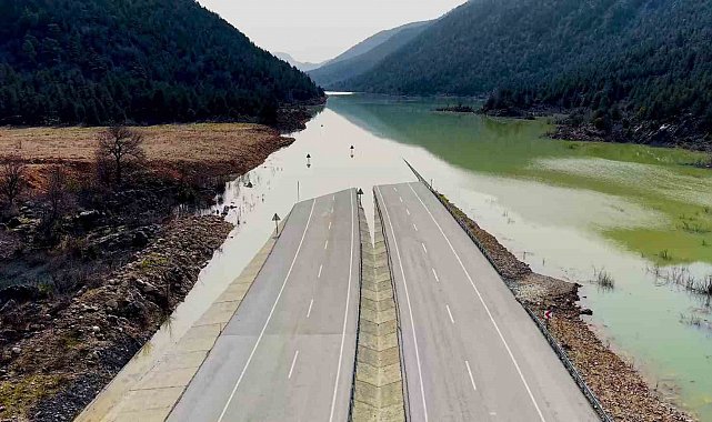 Yağmur ve sel sularının kapattığı Antalya-Konya Kara yolunda sular henüz çekilmedi