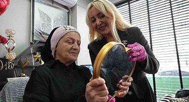 Yakınlarını kanserden kaybetti, kanser hastalarına kaş ve kalıcı makyajla moral oldu