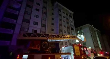 Yangında evdeki tüp patladı: Binada mahsur kalan 13 kişiyi itfaiye ekipleri kurtardı