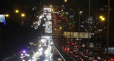 Yarıyıl tatilinin ardından D-100'deki trafik yoğunluğu havadan görüntülendi