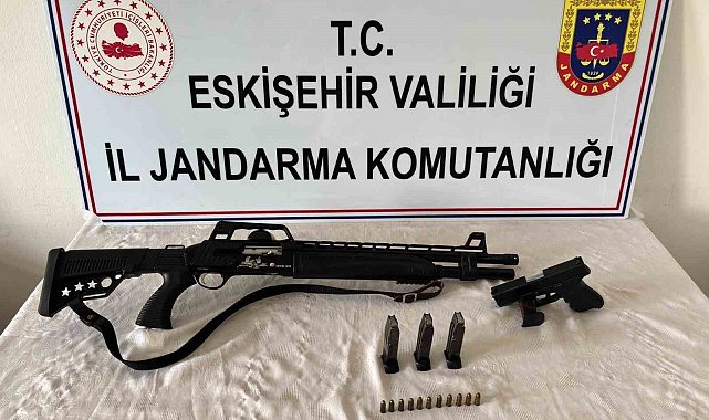 Yasa dışı silah ticareti yapan şahıs jandarmadan kaçamadı