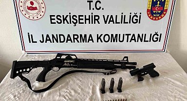 Yasa dışı silah ticareti yapan şahıs jandarmadan kaçamadı