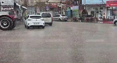 Yavuzeli ilçesinde yağış etkili oldu