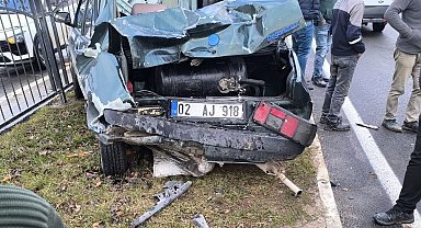 Yayaya yol vermek isterken çarpıştılar: 3 yaralı