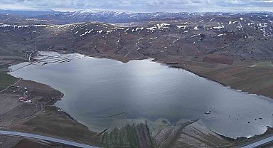 Yaz aylarında tamamen kuruyan göl, yeniden su tuttu