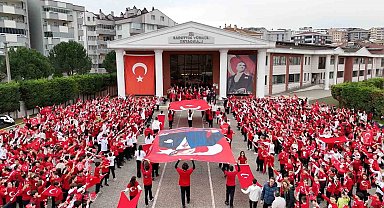 Yer gök kırmızı beyaz