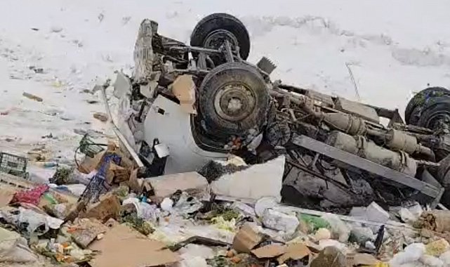 Yüksekova'da kamyonet şarampole yuvarlandı: 1 kişi yaralandı