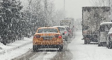 Yüksekova'da yoğun kar yağışı