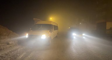 Yüksekova'da yoğun sis görüş mesafesini 5 metreye düşürdü