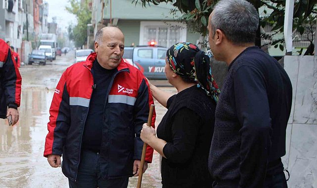 Yüreğir Belediyesi selde mağdur olan vatandaşları yalnız bırakmadı