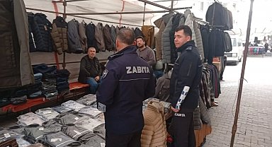 Zabıta ekiplerinden semt pazarında sağanak uyarısı