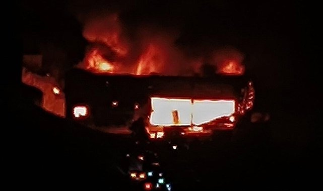 Zeytin ve fıstık işleme fabrikasında korkutan yangın