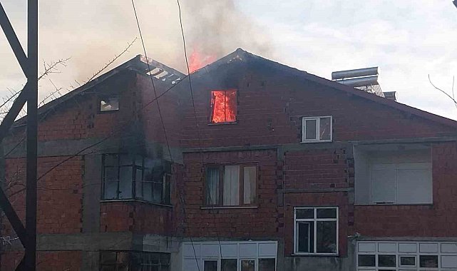 Zonguldak'ta 6 katlı binanın çatısı alev alev yandı