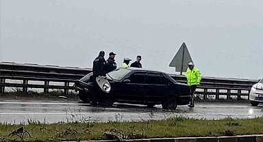 Zonguldak'ta otomobil bariyere çarptı; 1 yaralı