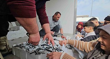 1 ton hamsi 15 dakika da tükendi