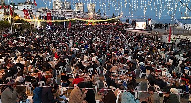 10 bin kişi deniz kenarında iftarda buluştu