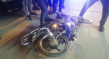 14 yaşındaki motosiklet sürücüsünün akrobasi tutkusu kazaya neden oldu: 2 yaralı