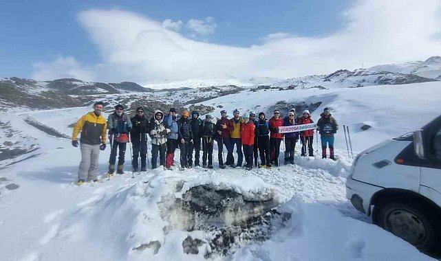 19 kişilik dağcı grubu Ağrı Dağı zirve tırmanışına başladı
