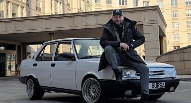 1995 model Tofaş "16" plakası ile New York sokaklarında