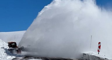 2 bin 540 rakımlı Sahara Geçidi'ne çığ düştü