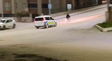 'Dur' ihtarına uymayan motosikletli böyle kaçtı