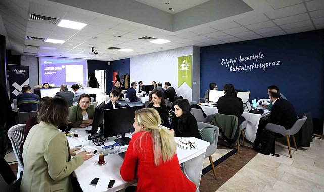 42 uzman ön lisansın geleceği için buluştu