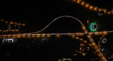 43 ilin geçiş noktasında tatilcilerin dönüş yolculuğu sürüyor: Araç kuyruğu 40 kilometreyi aştı